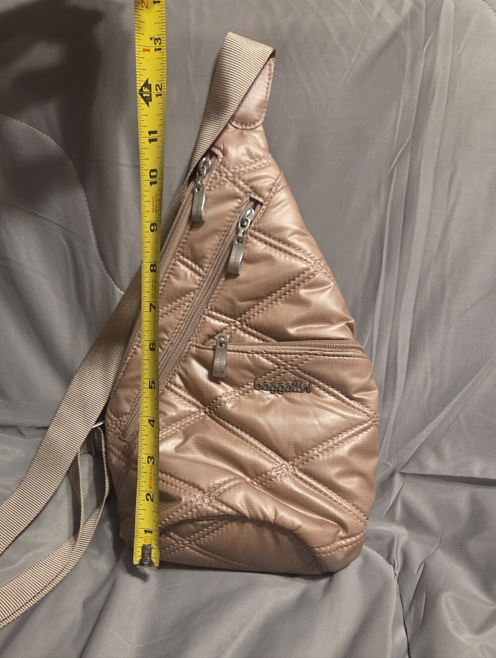Brand New Baggallini Quilted Sling Crossbody in Soft Metallic Blush, No Tags . - Picture 2 of 5
